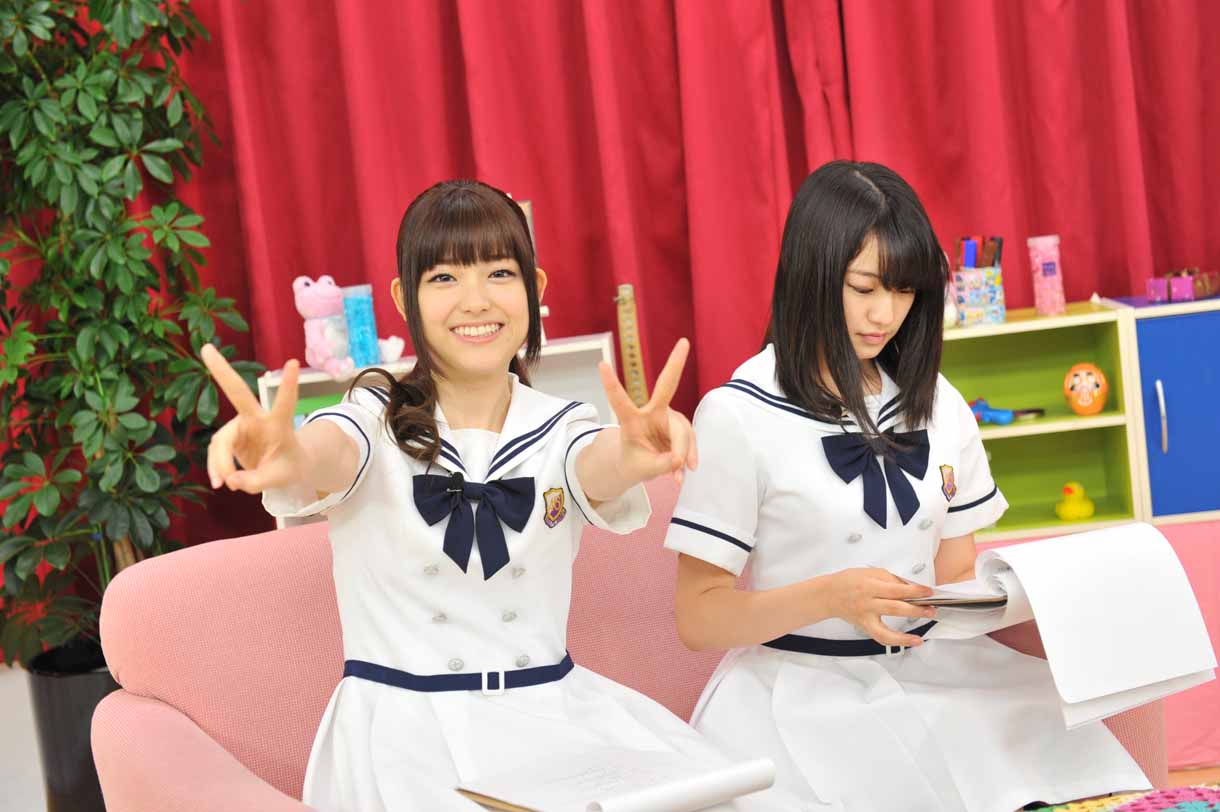 左から松村沙友理、中田花奈。