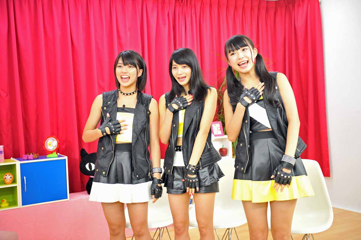 左からベイビーレイズの高見奈央、傳谷英里香、大矢梨華子。