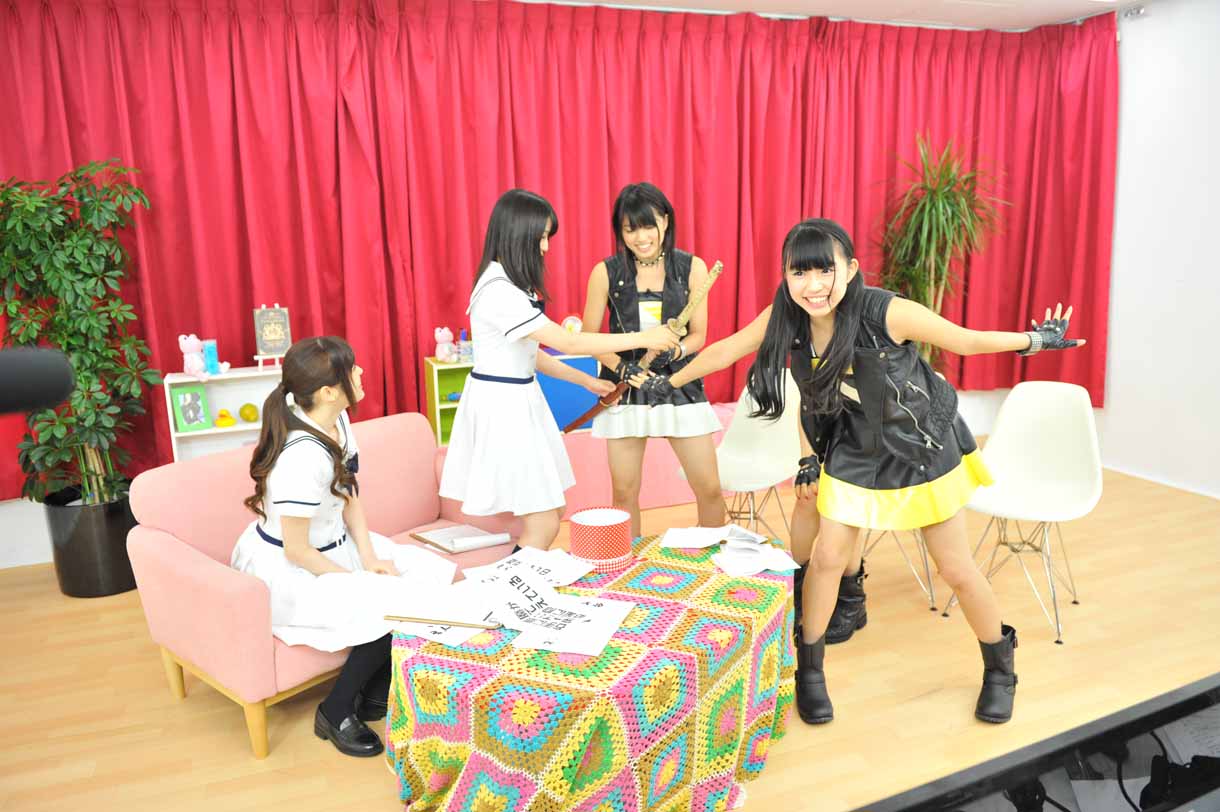 「生のアイドルが好き」番組の様子。