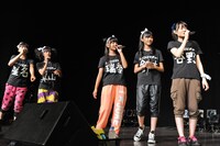 本当は高校生チーム（写真左から星名美怜、真山りか、瑞季、鈴木裕乃、杏野なつ）