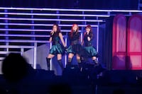 加藤玲奈、板野友美、永尾まりやによる「愛しさのdefense」歌唱の様子。 (c)AKS