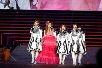 「最後の扉」歌唱の様子。 (c)AKS