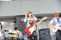 岩淵紗貴（Vo, G）