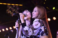 松井珠理奈、板野友美（左から）  (c)AKS