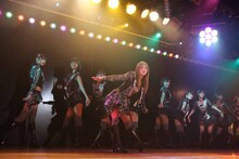 板野友美とチームKメンバー。 (c)AKS