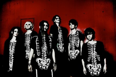 新メンバーを含むムックの新アーティスト写真。