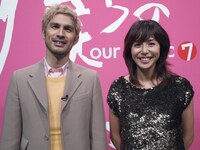 平井堅と松嶋菜々子。