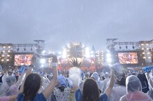 8月25日に行われた「SID 10th Anniversary TOUR 2013」山梨・富士急ハイランドコニファーフォレスト公演2日目の様子。