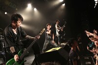 OBLIVION DUST「H2O」初日公演の様子。