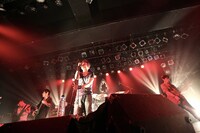 OBLIVION DUST「H2O」初日公演の様子。