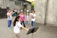 最恐戦慄迷宮のリタイア者を歌で癒す3人。