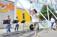 「Cryin'」を歌う椿鬼奴。