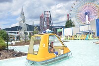 ボートに乗り込んだレイザーラモンRG。