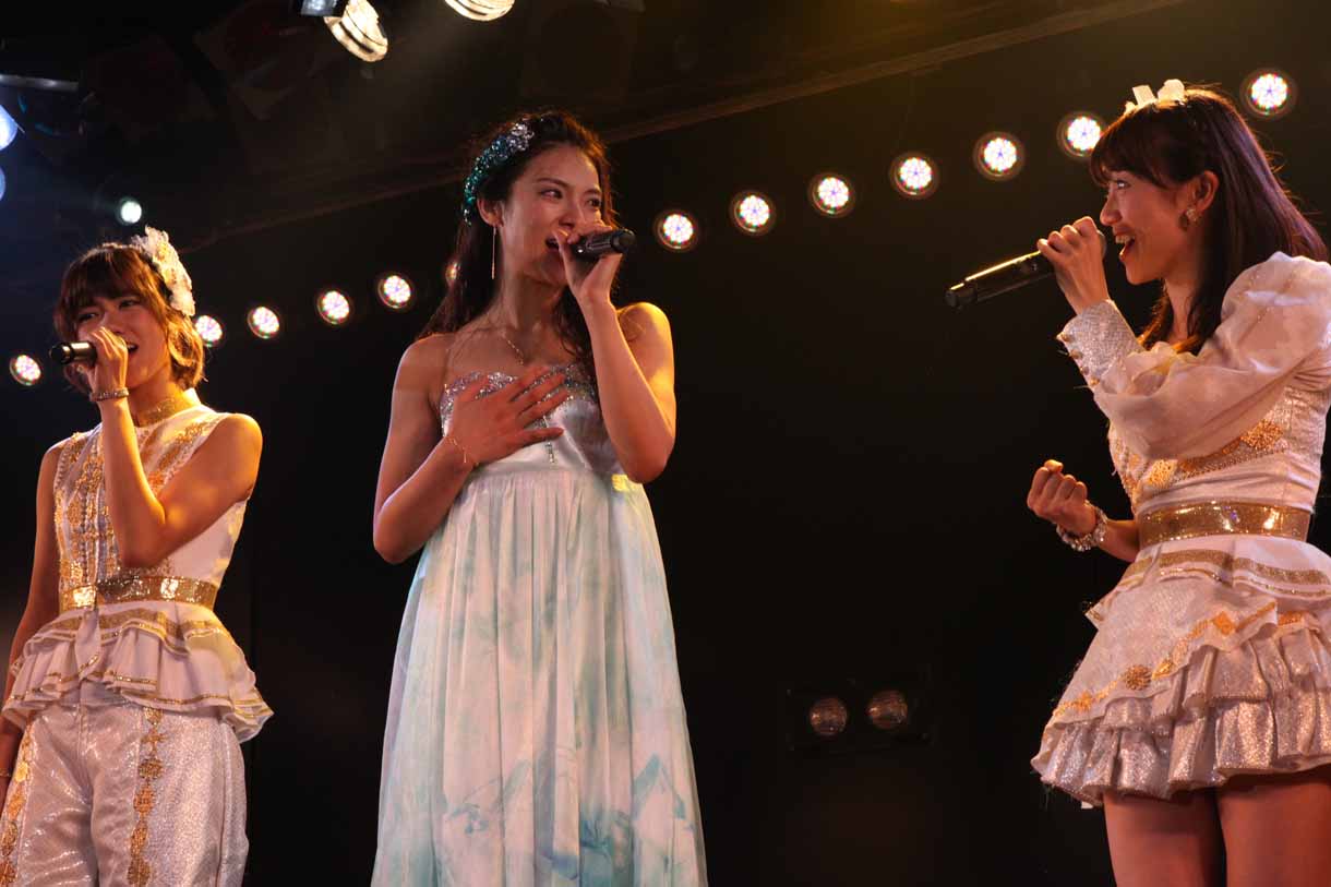 宮澤佐江、秋元才加、大島優子（左から） (c)AKS