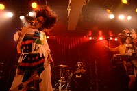 Charisma.comのライブの模様。
