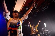 Charisma.comのライブの模様。