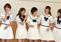 ナルトと自身の境遇を重ね、感極まる生駒里奈（中央）。