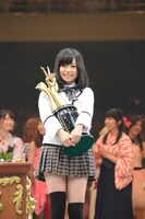 2012年に行われた「AKB48 29thシングル選抜じゃんけん大会」で優勝した島崎遥香。(c) AKS