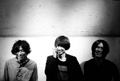 indigo la End。左がオオタユウスケ（Dr）。