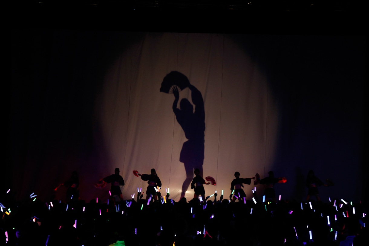 「下駄ップ」をパフォーマンスする様子。