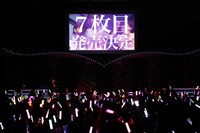7thシングル発売決定が発表された際の様子。