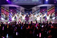 「会いたかったかもしれない」を披露する乃木坂46 2期生。