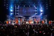 「ガールズルール」を披露する乃木坂46 1期生＆2期生。