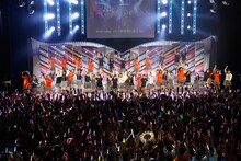 「ガールズルール」を披露する乃木坂46 1期生＆2期生。