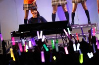 「君の名は希望」でピアノ演奏を披露する生田絵梨花。