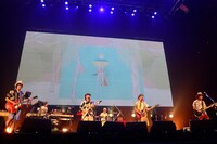 阿部民バンドのライブの様子。（Photo by TEPPEI）