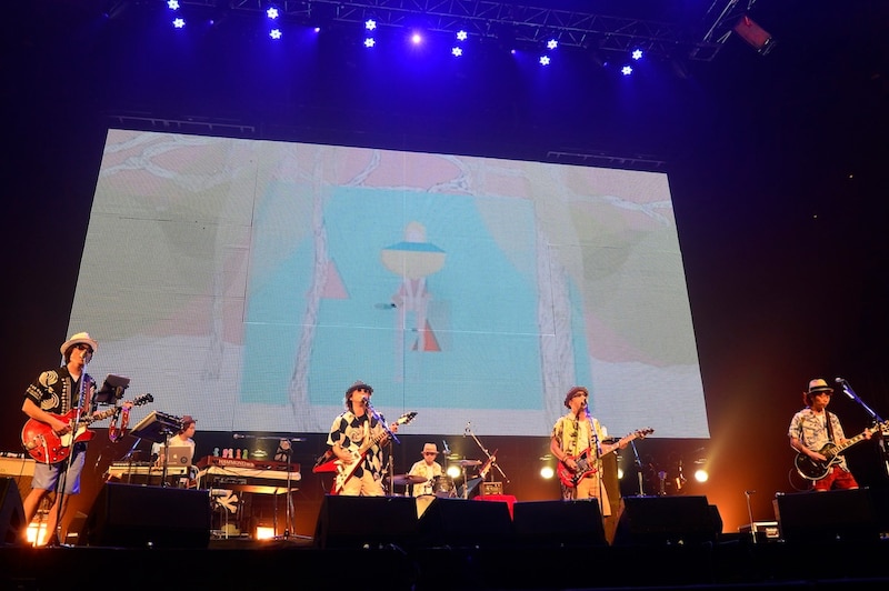 阿部民バンドのライブの様子。(Photo by TEPPEI)