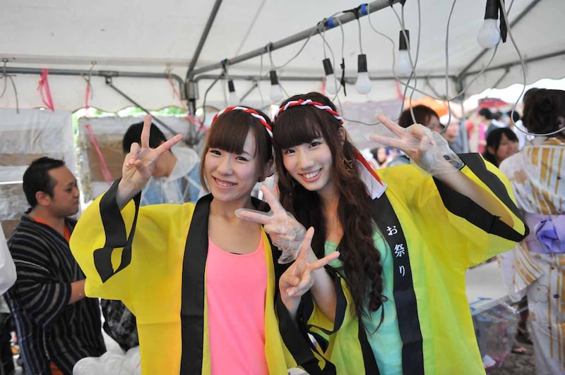 右が卒業を発表した後藤梨佳子。