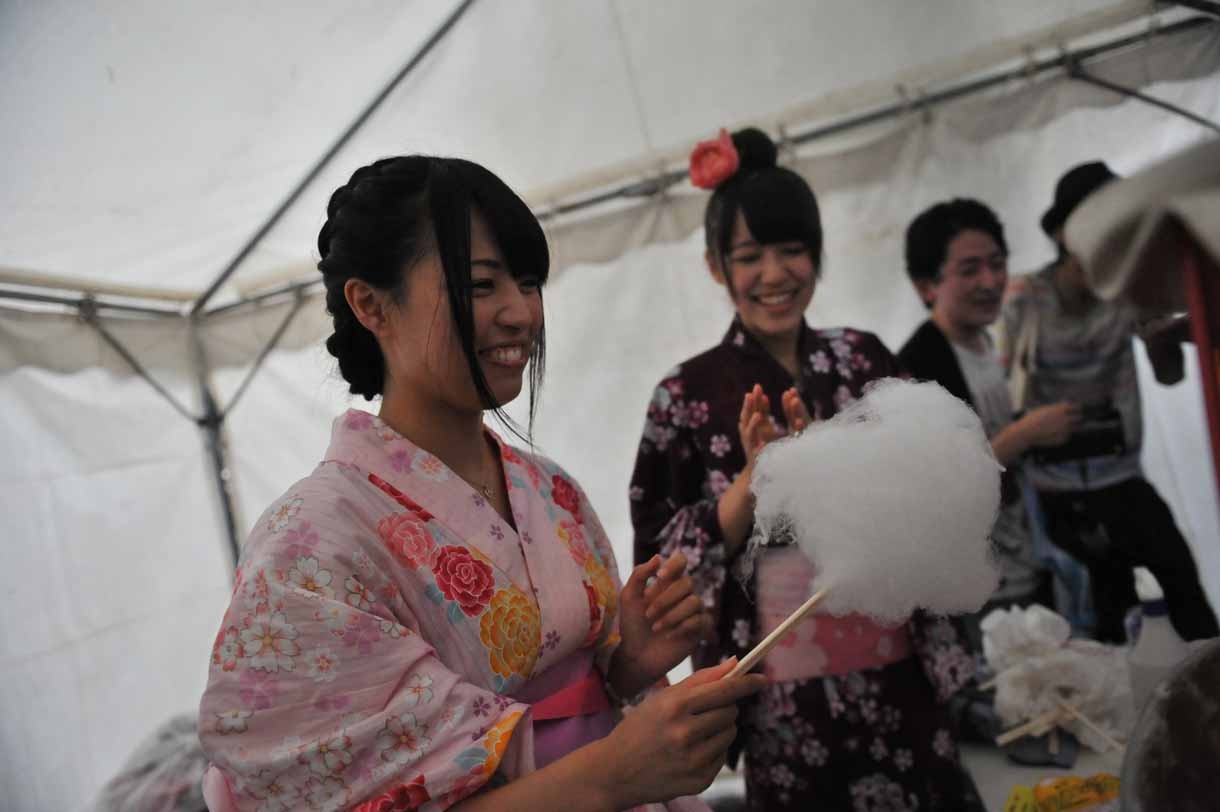 左から桃咲まゆ、福原和泉。