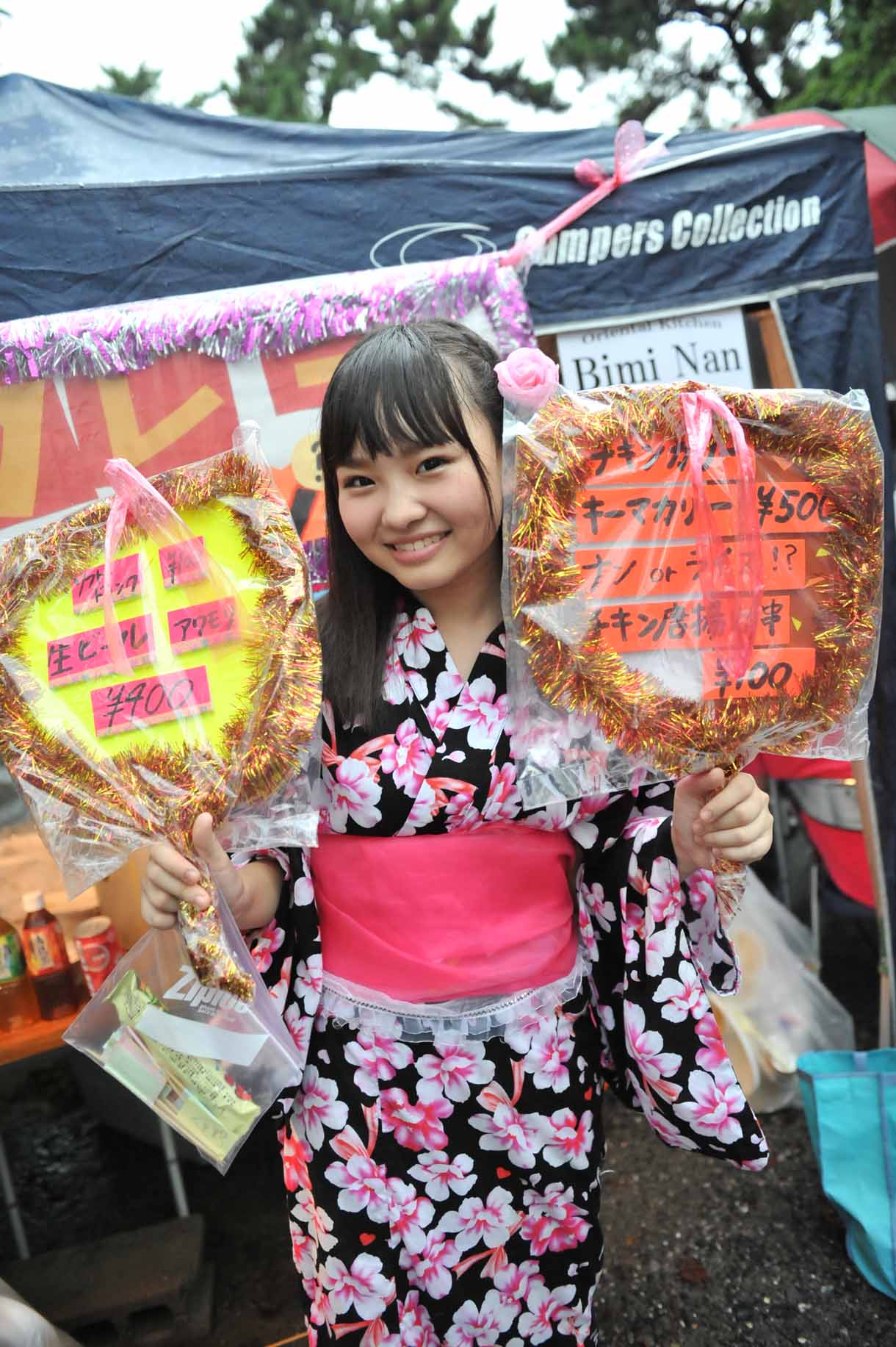 カレー屋を担当した桜庭ゆりな。
