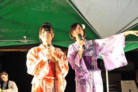 左から志良ふう子、松村くるみ。