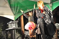 SHUによるマジックショーに登場した瑞稀もえ。