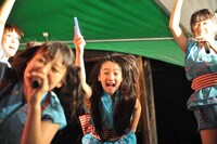 ハイテンションで踊るMYU。