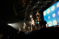 「斉藤和義 20th Anniversary Live 1993-2013 "20＜21" ～ これからもヨロチクビ ～」さいたまスーパーアリーナ公演の様子。