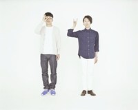 KONCOS。左がTA-1（Taichi Furukawa）。