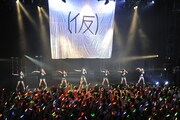 「アップアップガールズ(仮)1stライブハウスツアーアプガ第二章(仮)開戦 ~横浜リベンジ決戦~」のアンコールの模様。
