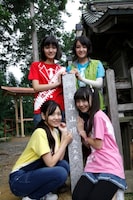 乙女新党と御岳山山頂の標柱。