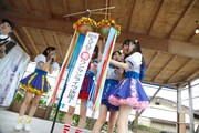 御岳山山頂でのライブ＆握手会の様子。