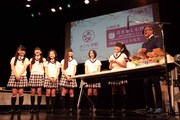 特別講師の山口ともによる公開授業の様子。