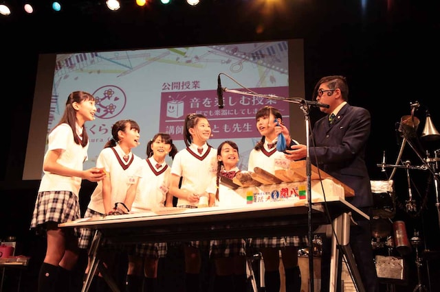 特別講師の山口ともによる公開授業の様子。