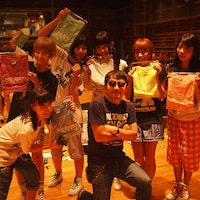 かせきさいだぁを囲むでんぱ組.inc。