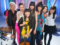 miwa×シシド・カフカ「Faraway」収録後のオフショット。