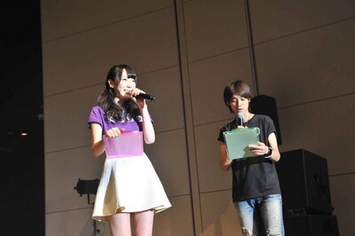 司会進行の松井咲子はKSDD Tシャツを着て登場。