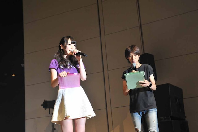 司会進行の松井咲子はKSDD Tシャツを着て登場。