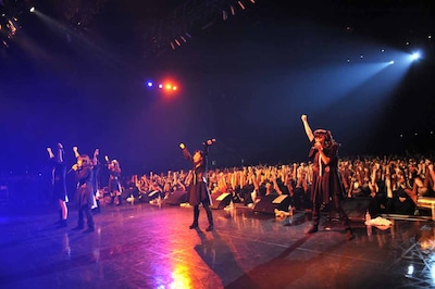 「primal.」歌唱の様子。