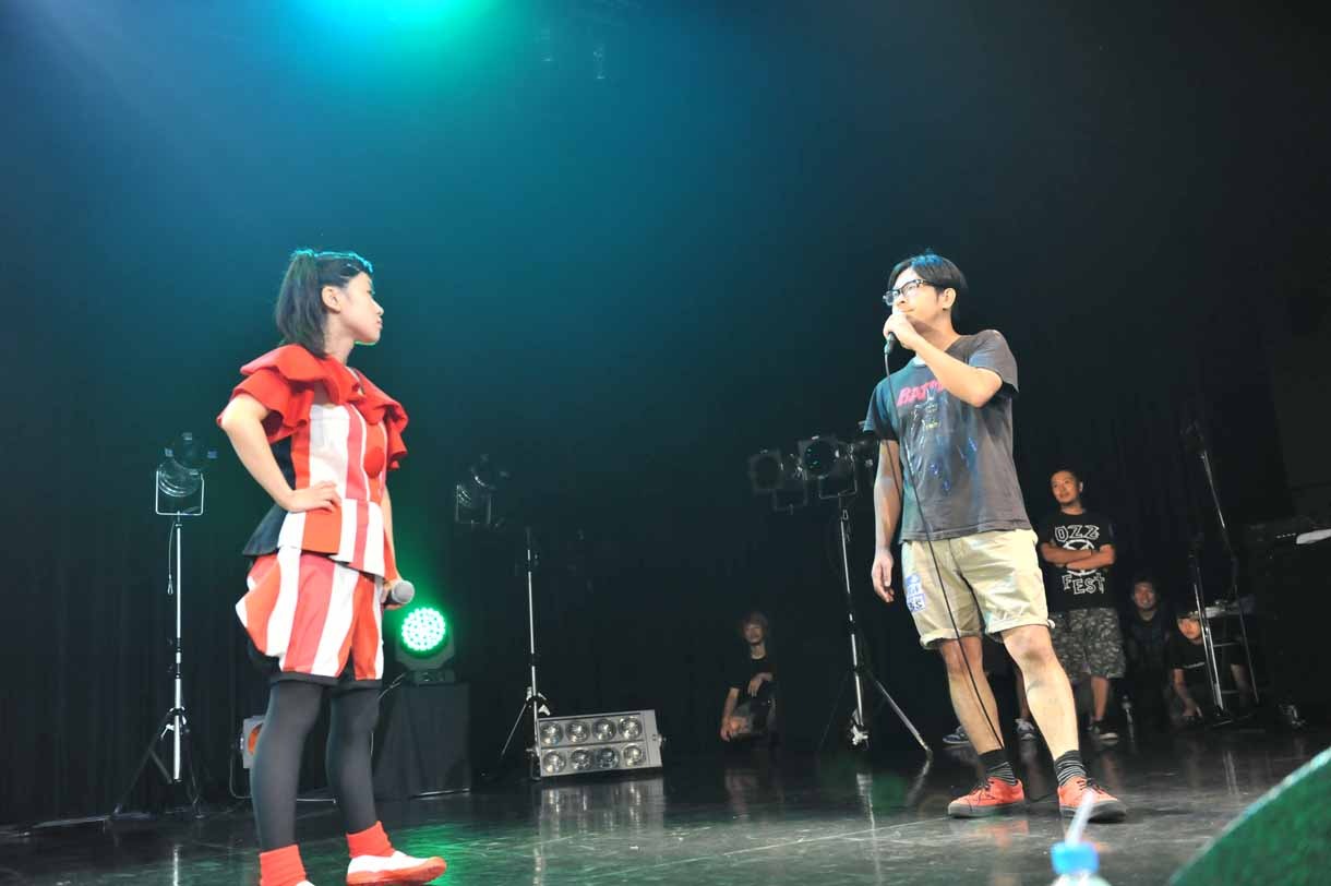 左からテンテンコと渡辺淳之介。